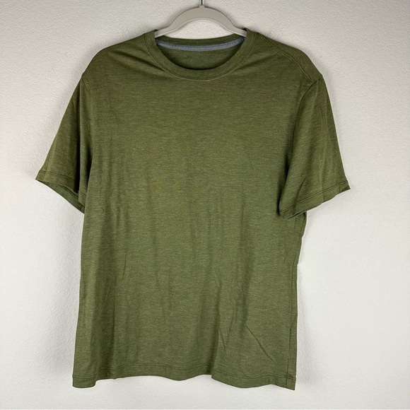 Lululemon Men’s Green Short Sleeve Crew Neck Tee Shirt Size Medium - Picture 1 of 4